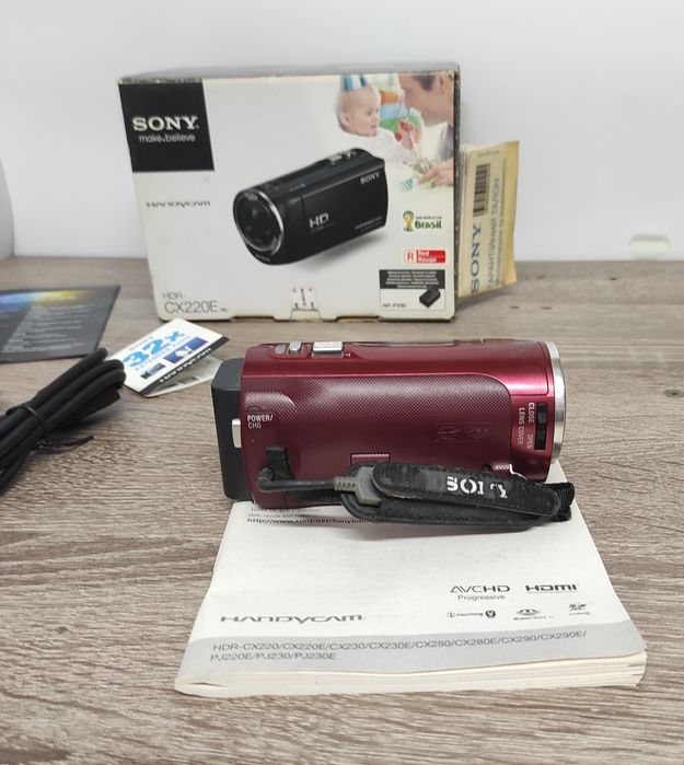 Видеокамера Sony Handycam HDR CX220E Red