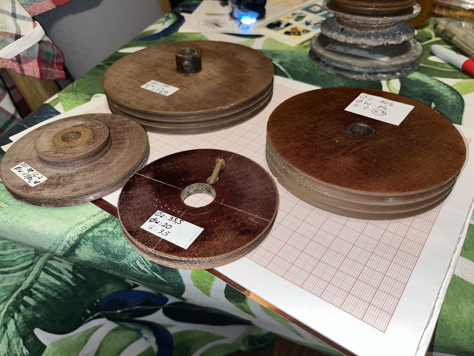 Koła pasowe metalowe i drewniane