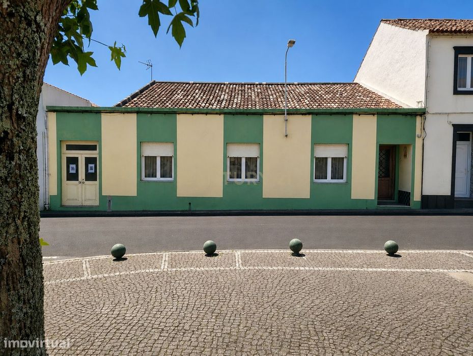 Moradia T4 Térrea nos Arrifes – Espaço, Elegância e Qualidade de Vida