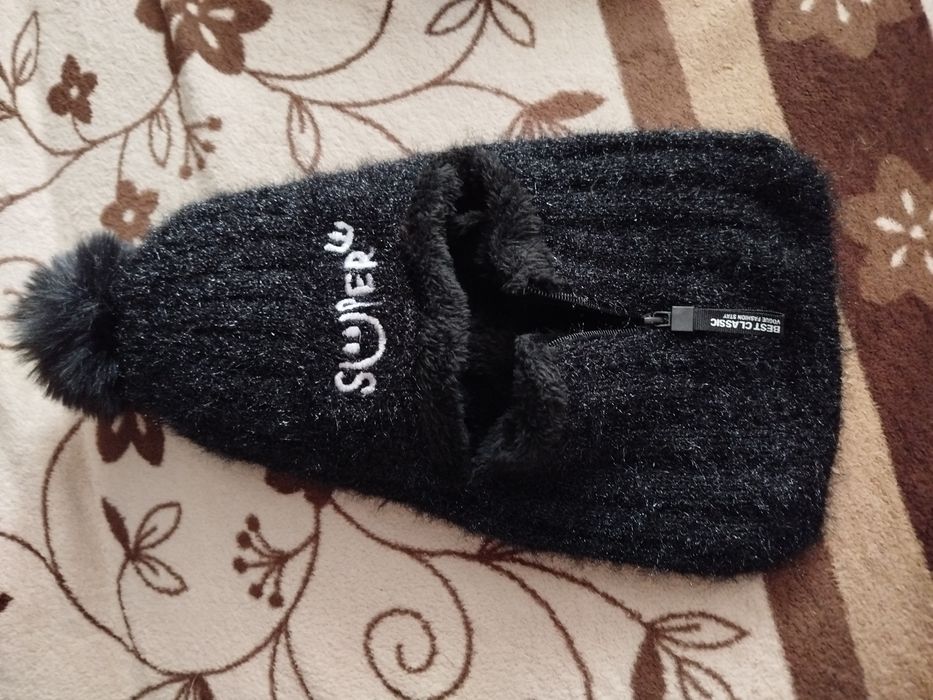 Śliczna czapka damska włochata z misiem stan idealny