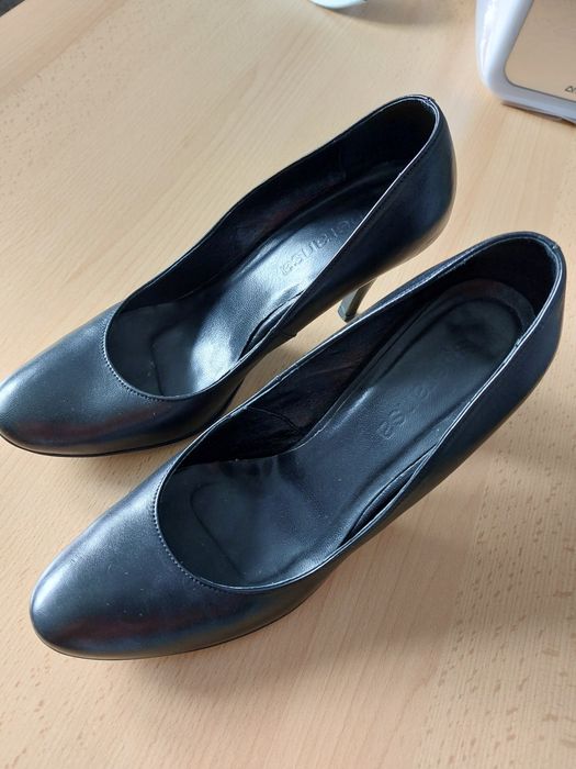 Czarne buty na obcasie rozmiar 39