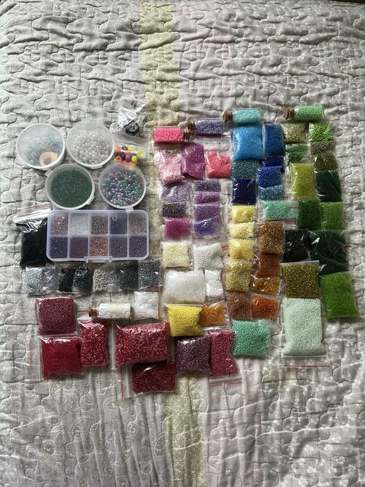 Великий набір бісеру для рукоділля, понад 60 кольорів