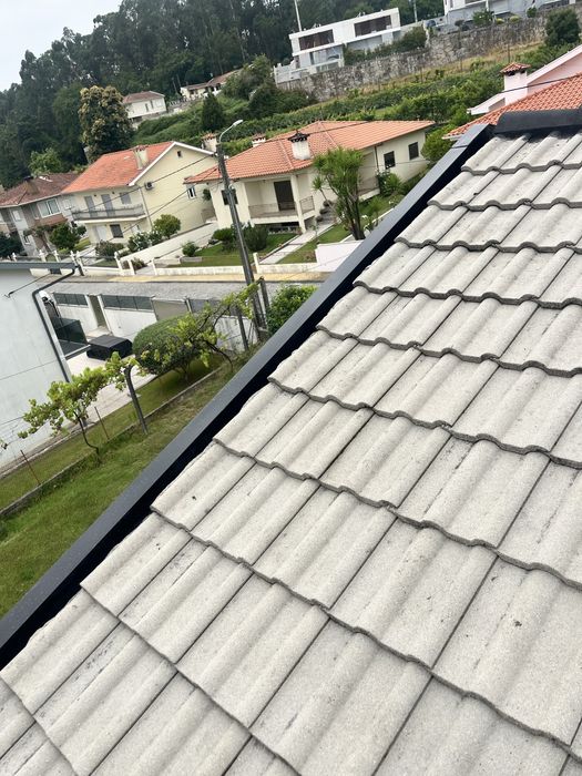 Telhados em geral é com  S.O.S TELHADOS