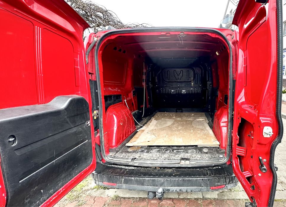 Wynajem samochodu wypożyczalnia aut bus lpg hak blaszak tani najem