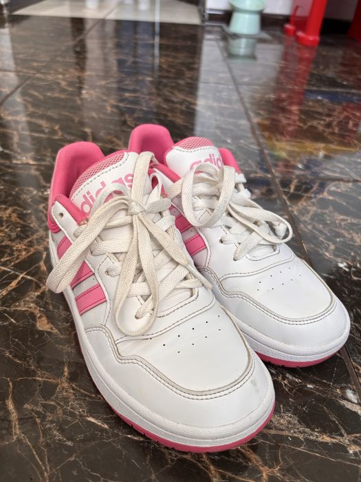 Кросівка adidas для дівчинки