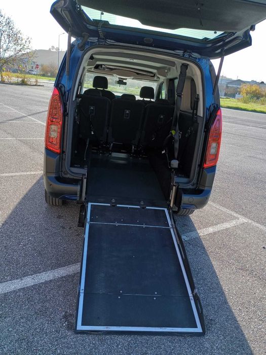 Citroen Berlingo adaptada transporte cadeira de rodas