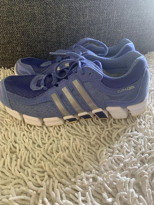 Кросівки фірми Adidas.