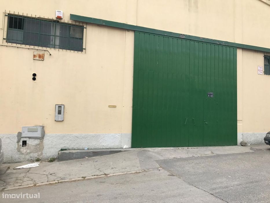 Armazém para arrendar com 450 m² em Loures