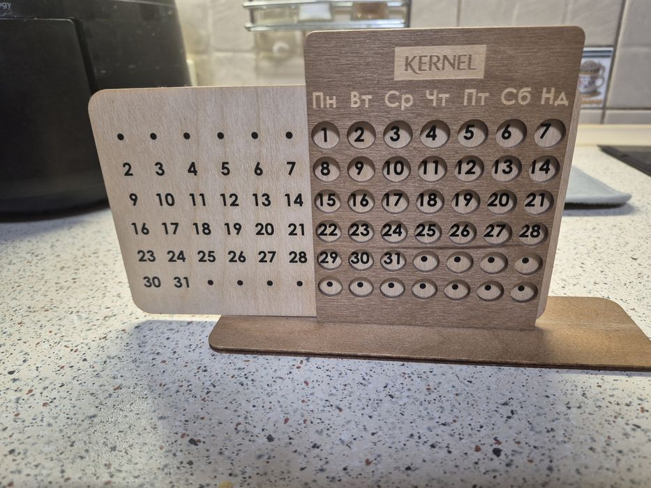 Креативний безстроковий дерев'яний календар