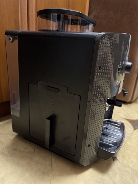 Кавомашина кавоварка автоматична зернова Krups EA810B