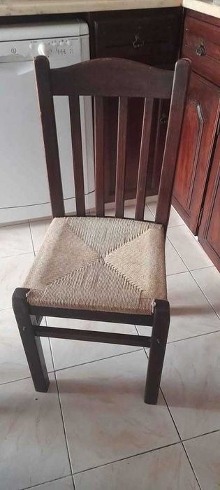 Mesa de cozinha castanho escuro