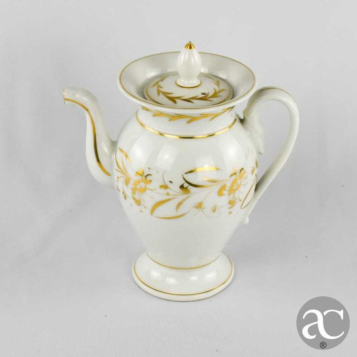 Bule em porcelana Vieux Paris, decorado a ouro