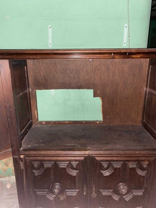 Armário ótimo para arrumações e muito decorativo.