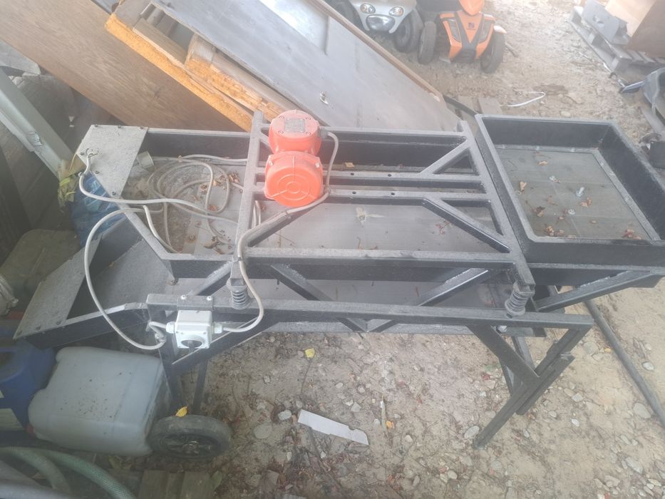 Przesiewacz wibracyjny elektryczny 3 frakcje