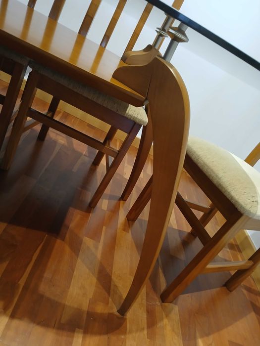 Mesa de Madeira com tampo de vidro de 6 lugares