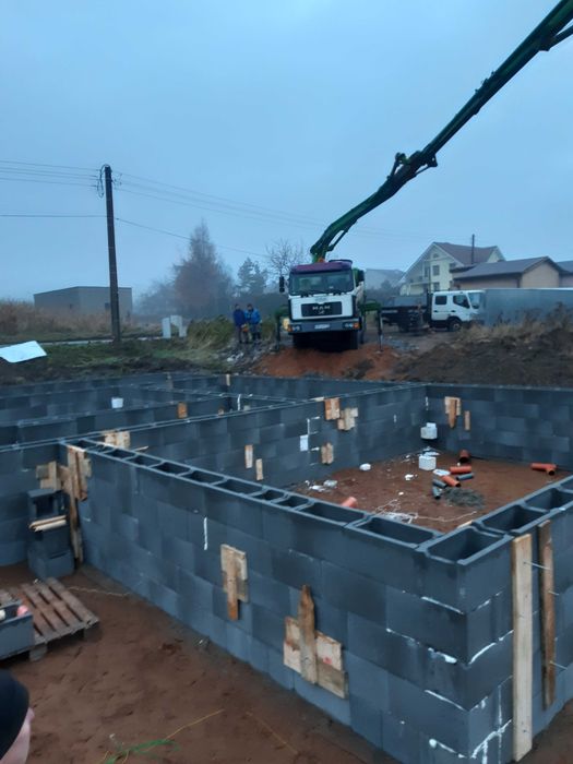 Budowa Domów fundamenty plyty fundamentowe Koparka zasypka piasek