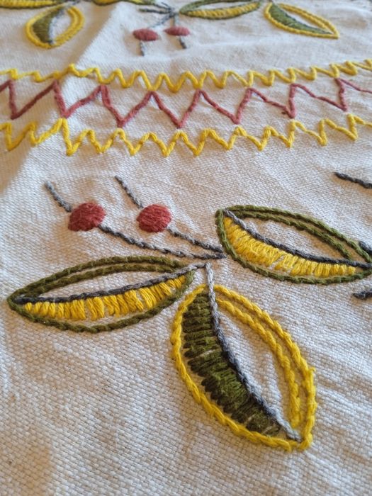 Toalha redonda de linho grosso. 125cm diâmetro