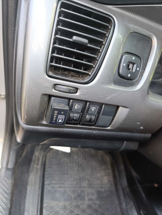 продам мінівен Mazda MPV 2004 р.в. 2.3 газ/бензин