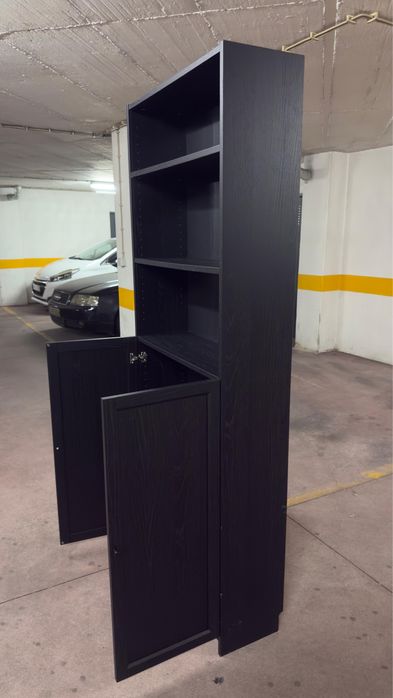 Armário-estante com portas
