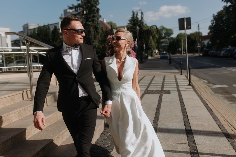 Zjawiskowa, minimalistyczna suknia ślubna
