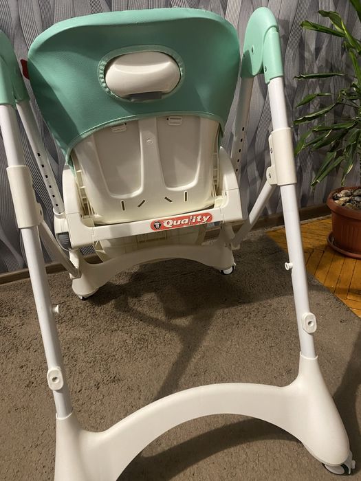 Детский стульчик для кормления Quality на колесиках
