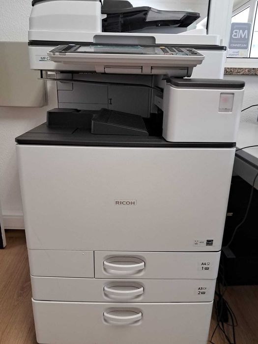 Fotocopiadora multifunções RICOH MP C2003