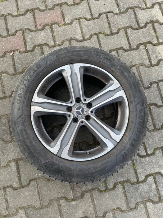 Orginalne felgi Mercedes z oponami Goodyear