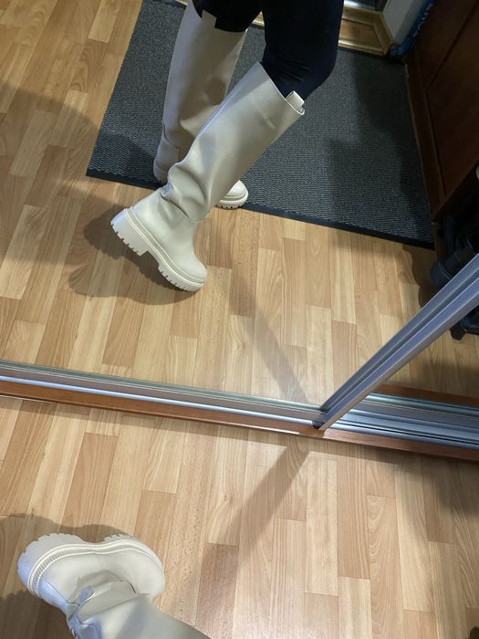 Розвантажую гардероб ,чоботи вогонь ,дуже зручні