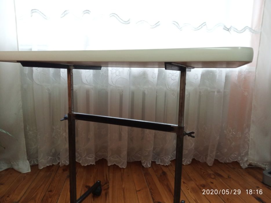 Стіл журнальний універсальний,з кромкою пластиковою