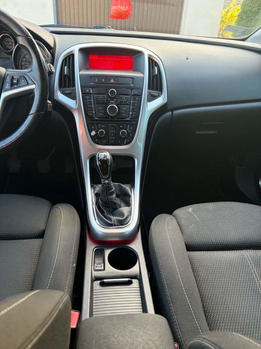 Opel astra J 1.4 T 2011 rok