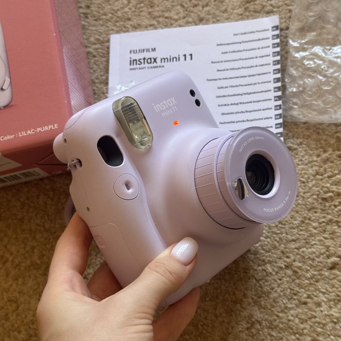 Instax mini 11 фіолетового кольору