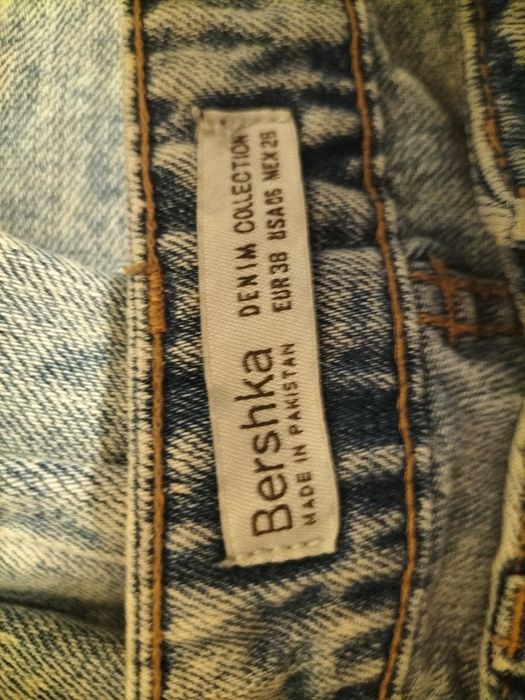 Sprzedam spodnie jeans firmy Bershka rozmiar 38