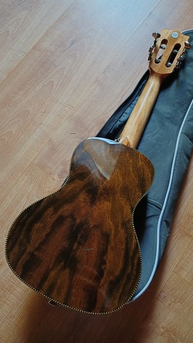 Ukulele Ever Play LA9-24