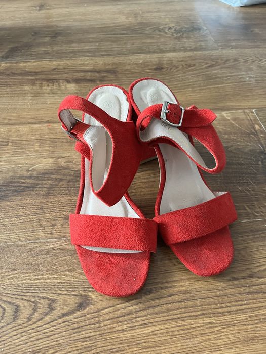 Buty  czerowne 37