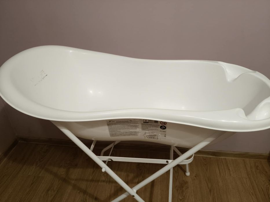 Wanienka Tega Baby ze stelażem i fotelikiem kąpielowym