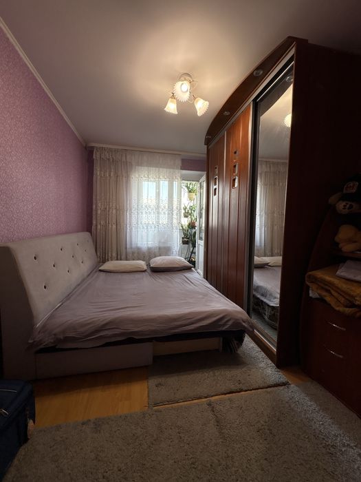 Трикімнатна квартира неподалік від центру міста