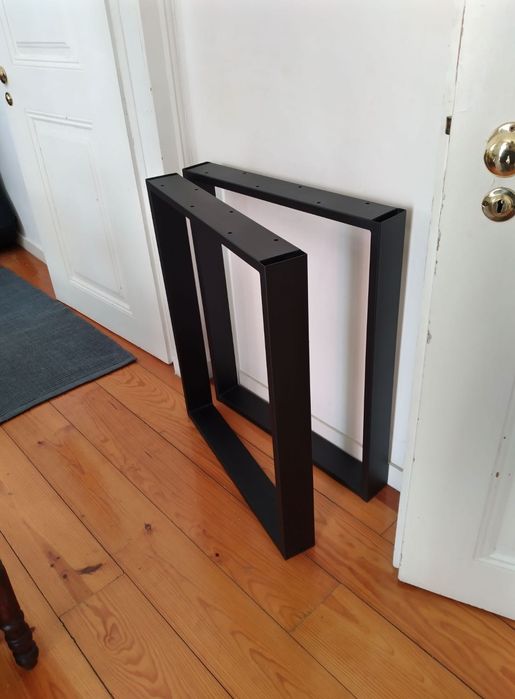Secretária / Mesa de Escritório - Tampo em Nogueira (IKEA Karlby) + Pés em Aço