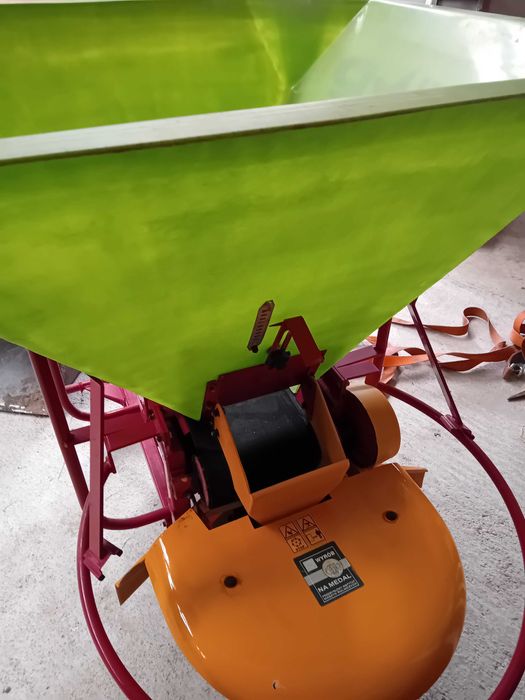 Rozsiewacz do nawozów Motyl