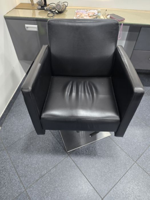Cadeiras de cabeleireiro em pele