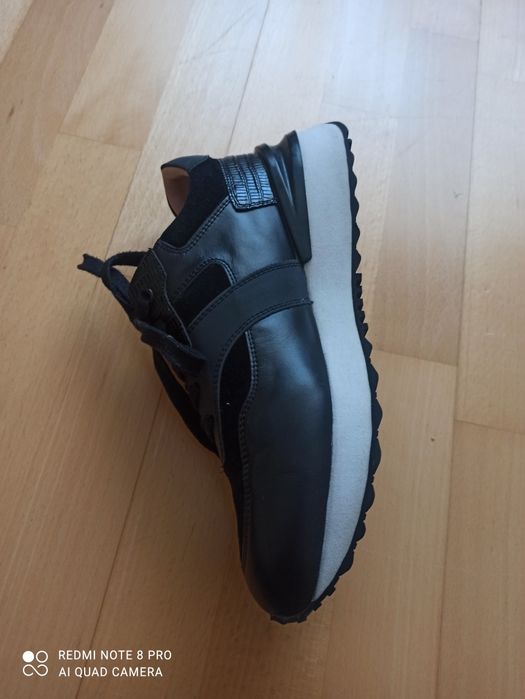 Шкіряні кросівки