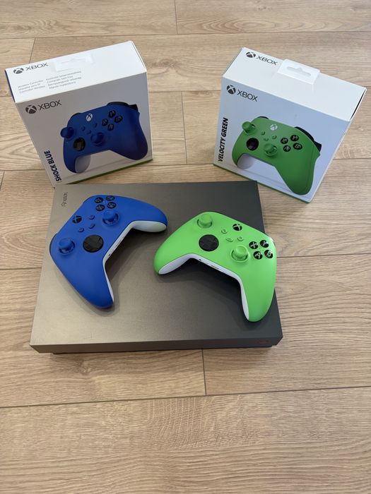 Продам Xbox One X (1TB)