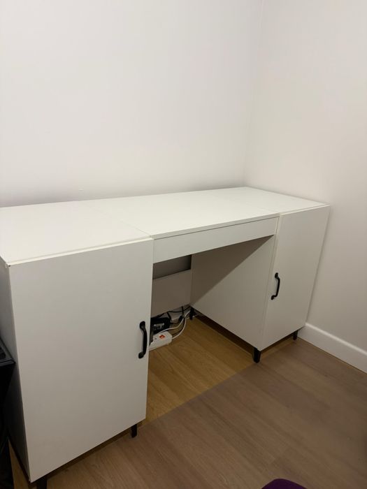 Białe biurko 140x50