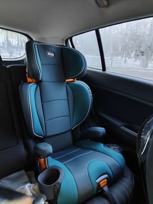 Автокрісло Chicco Kidfit 4 - 12 років