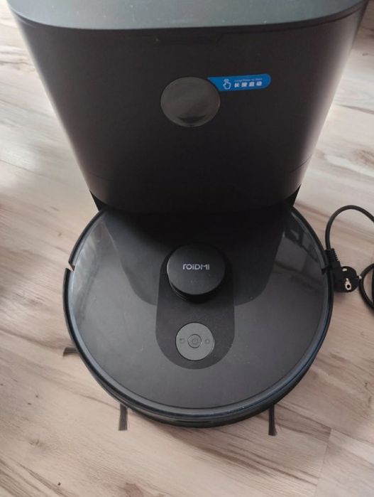 Robot sprzątająco-myjacy