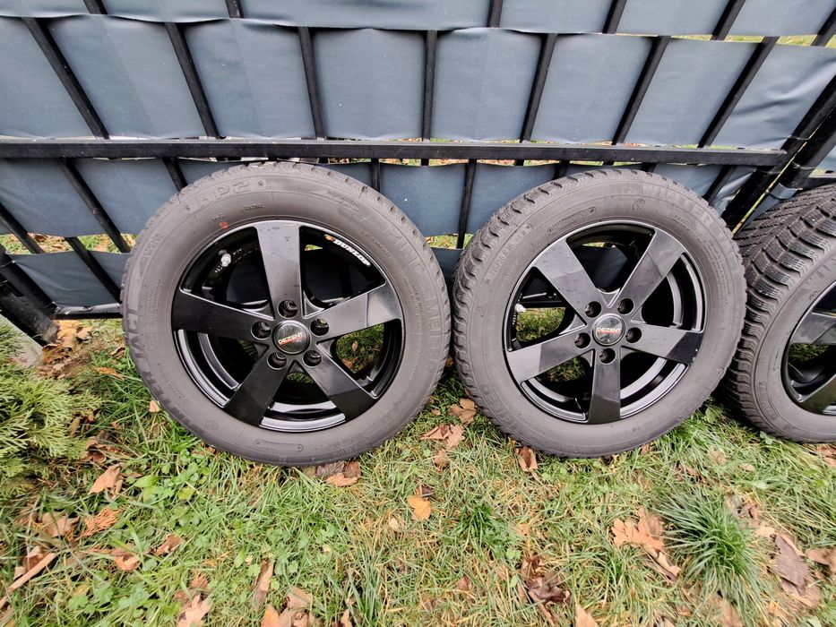 Alufelgi DEZENT 16 5x114, 3 Czarne Opony Zimowe 8mm 215 55
Opony Zimow