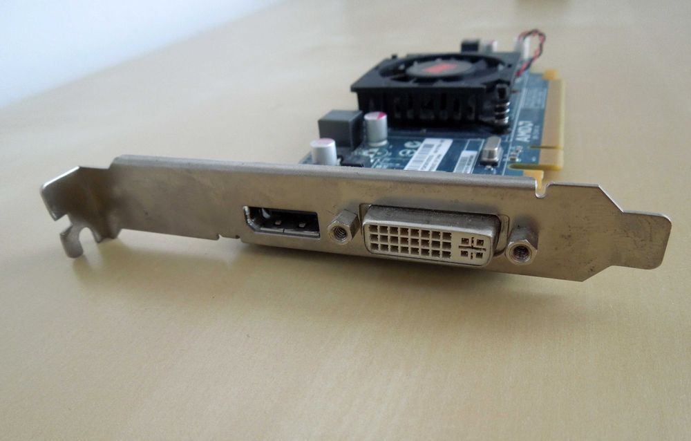 Placa gráfica AMD Radeon HD 7450 - 1GB - PCIe 2.0 x16 - GDDR3 - DVI DisplayPort