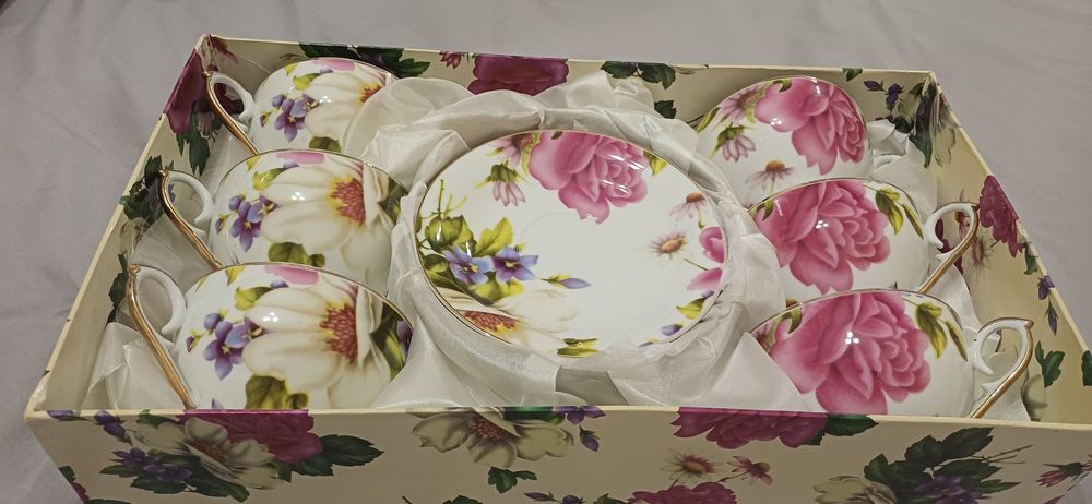 Набір чашок з блюдцем ( на 6 персон)