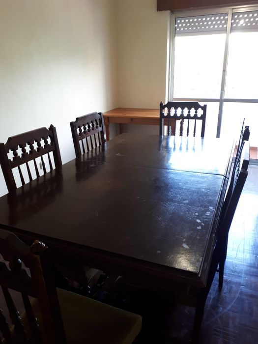MESA com 6 cadeiras ótima  CONSERVAÇÃO.
