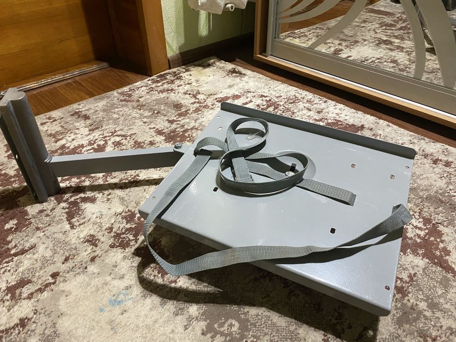 Продам настінну поличку під телевізор