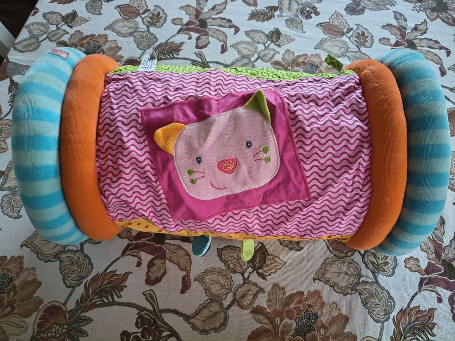 Wałek zabawka dla niemowlaka